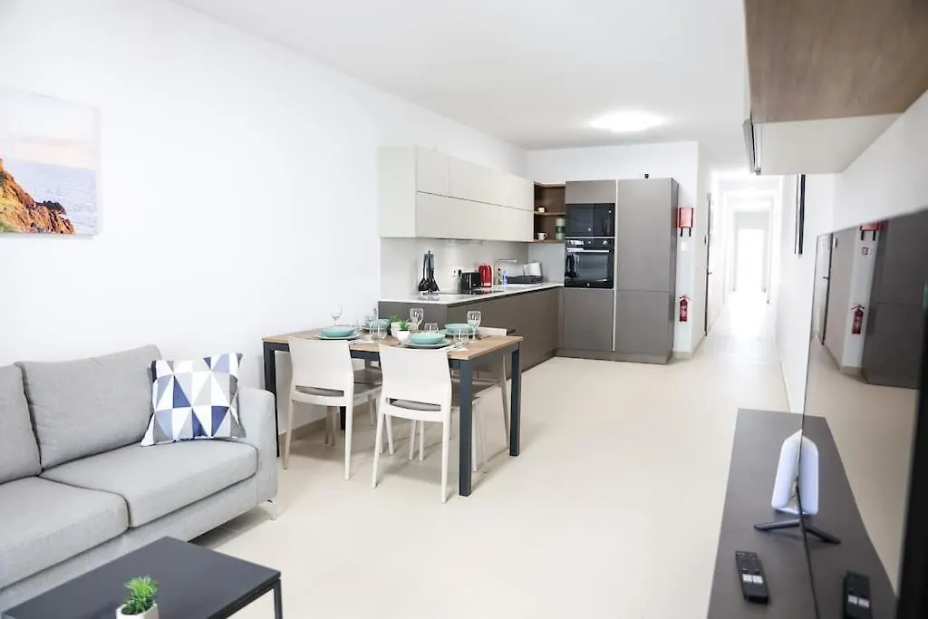 Sliema Central 2Br Apt With Balcony & Sea Views By 360 Estates