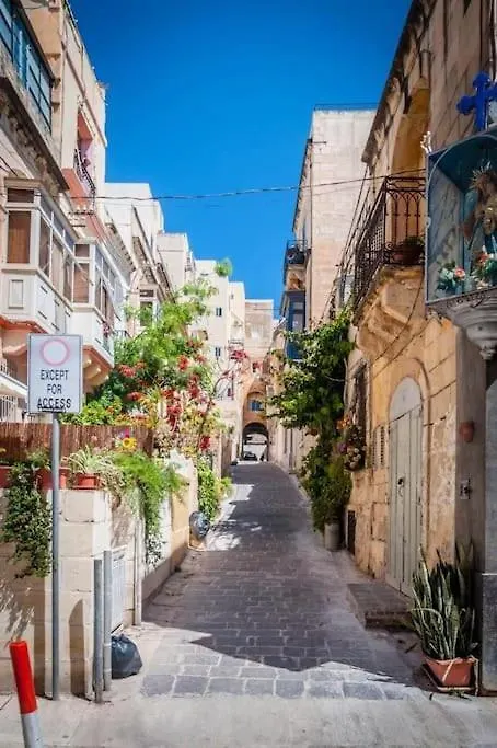 Sliema Central 2Br Apt With Balcony & Sea Views By 360 Estates Apartment